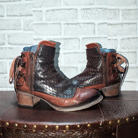 FreeBird CHERI Rust Multi Booties size 10